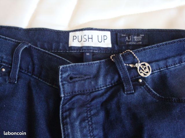 Pantalon jeans ARMANI taille 40 (image 2)