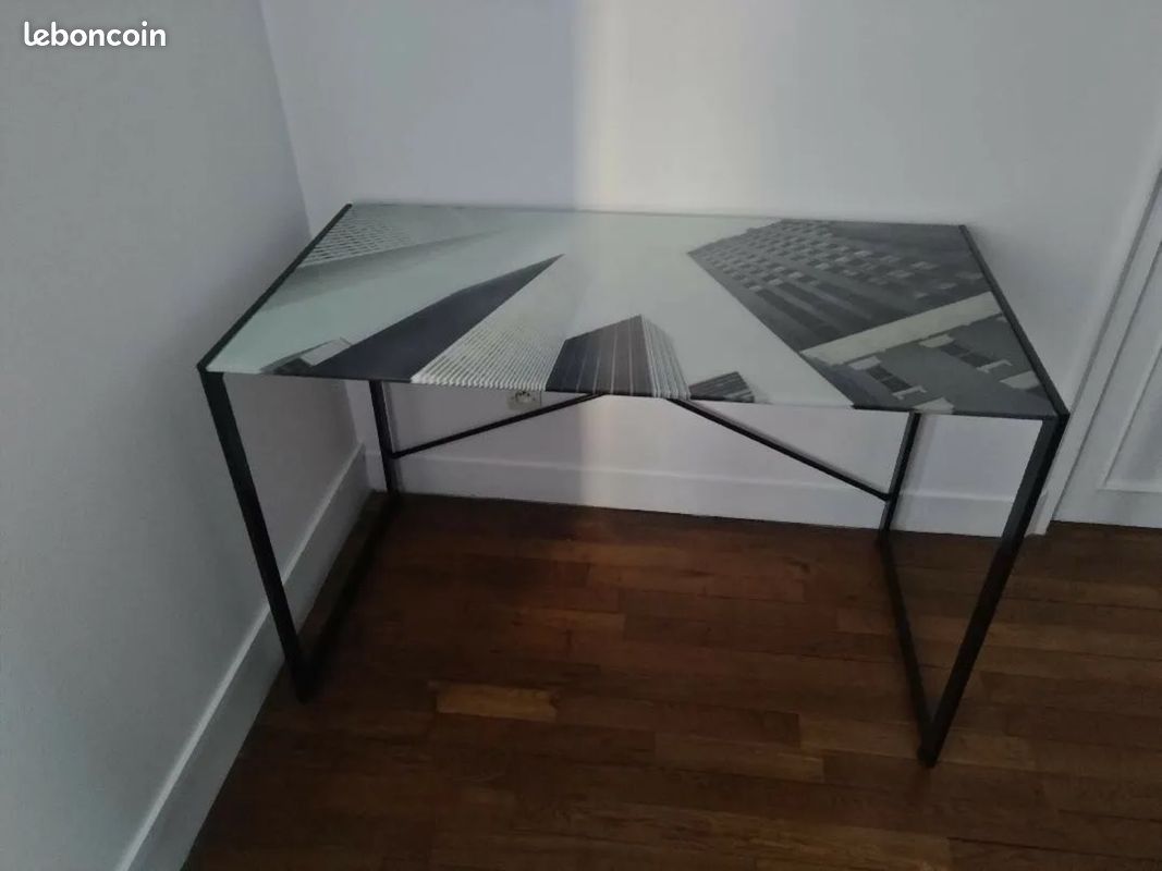 Bureau comme neuf (image 1)