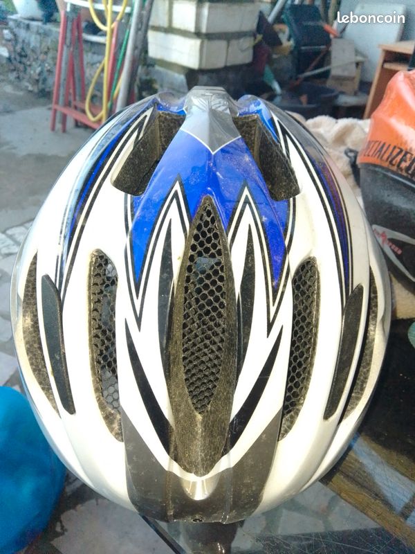Lot de 2 casques de vélos.. (image 2)