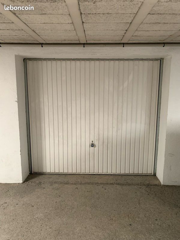 À louer garage 18 m2 d’un résidence sécurisée · à Sète · 150 €/mois