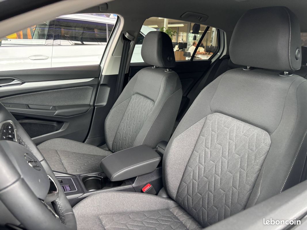 VOLKSWAGEN Golf 1.5 eHybrid 204 DSG6 VW Edition (image 11)