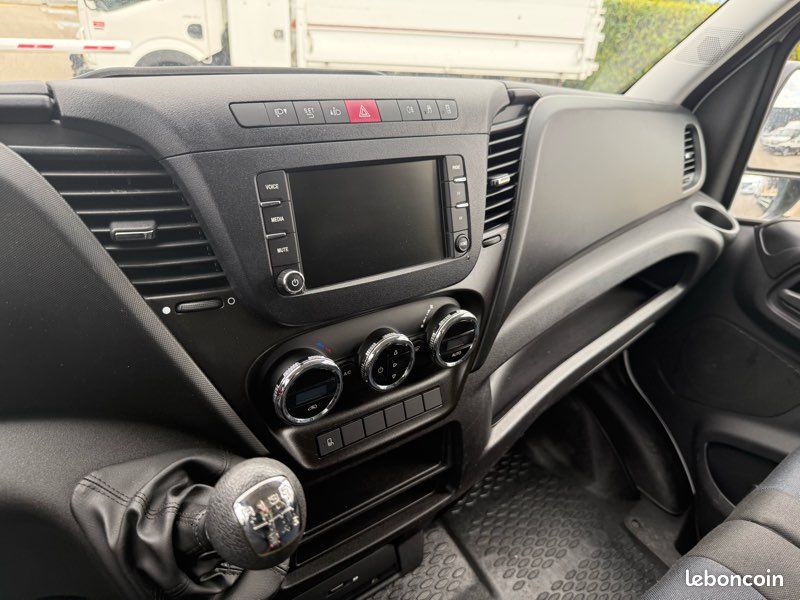 17490ht Iveco Daily 35s16 caisse meuble 20m3 (image 6)