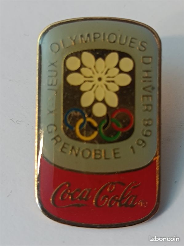 LOT 9 INSIGNES Sovietiques Urss / Jeux Olympiques / Perestroika