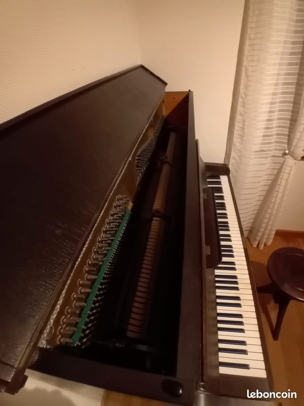Piano droit en bois (image 5)