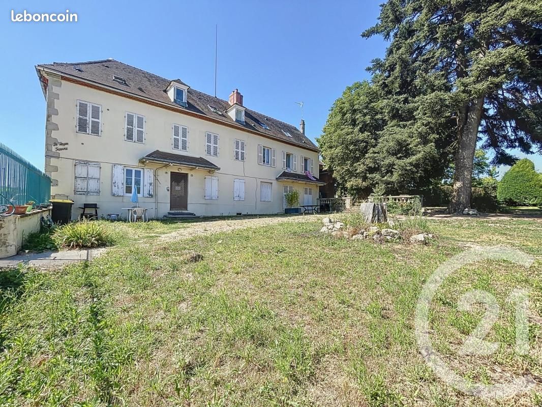 Immeuble 450 m² · à Saint-Pourçain-sur-Sioule · 450 m² · 321 000 €