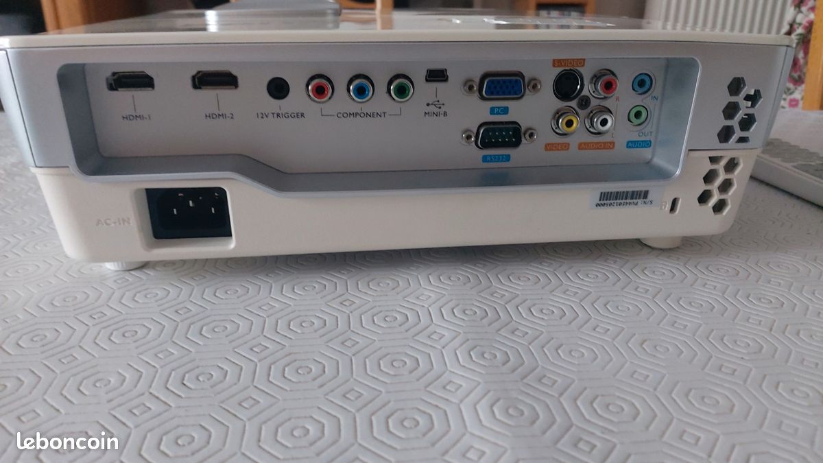 VIDÉOPROJECTEUR Benq w 1070 (image 4)