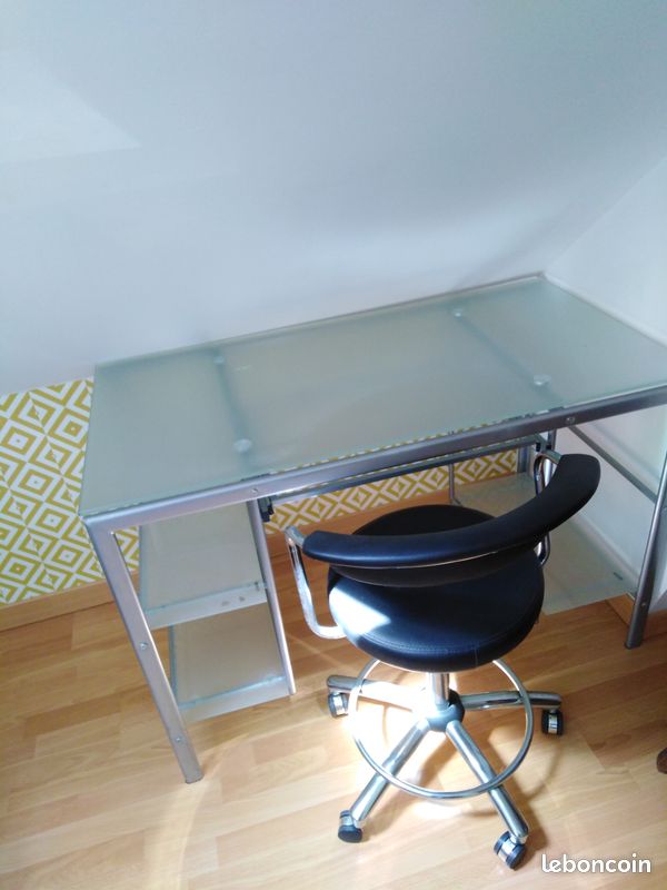 Bureau (image 1)