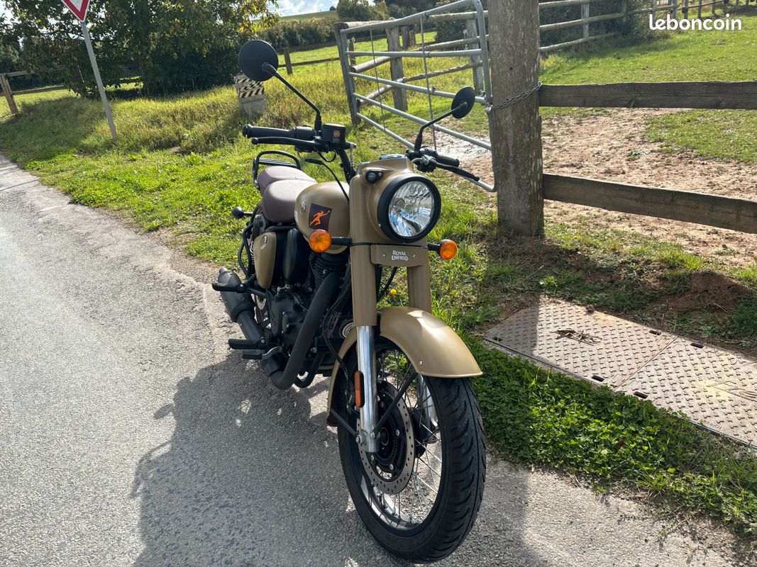 Royal Enfield 350 Classic Signals édition Desert Sands Motos