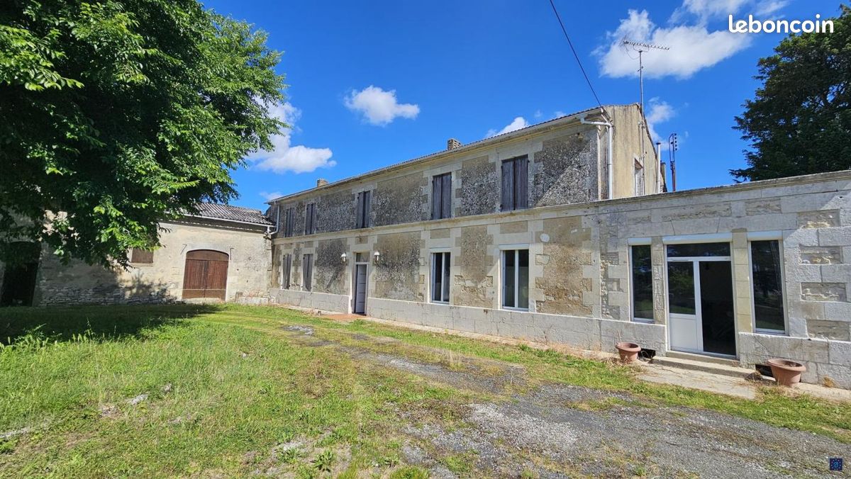 Maison 13 pièces 300 m² · à Semussac · 300 m² · 627 000 €