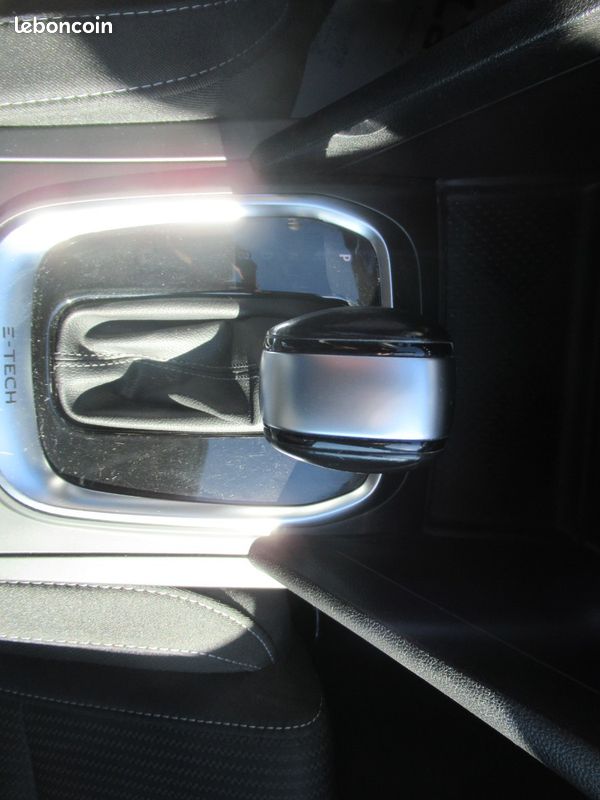 Renault Megane ESTATE E-TECH PLUG-IN HYBRID 160 CV Evolution (image 13)