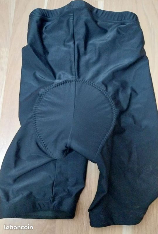 Short cycliste DECATHLON XS neuf (image 2)