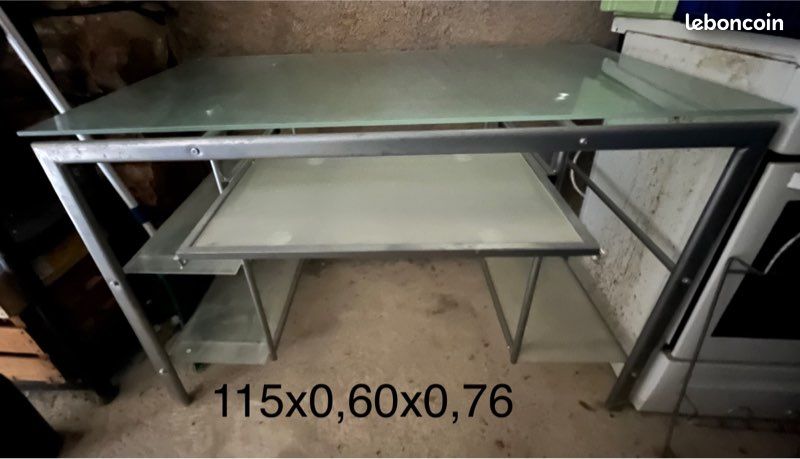 Bureau en verre poli (image 1)