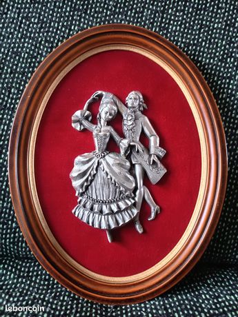 Boite à bijoux Art Nouveau en étain pur, sculptée d'Oeillets signée L