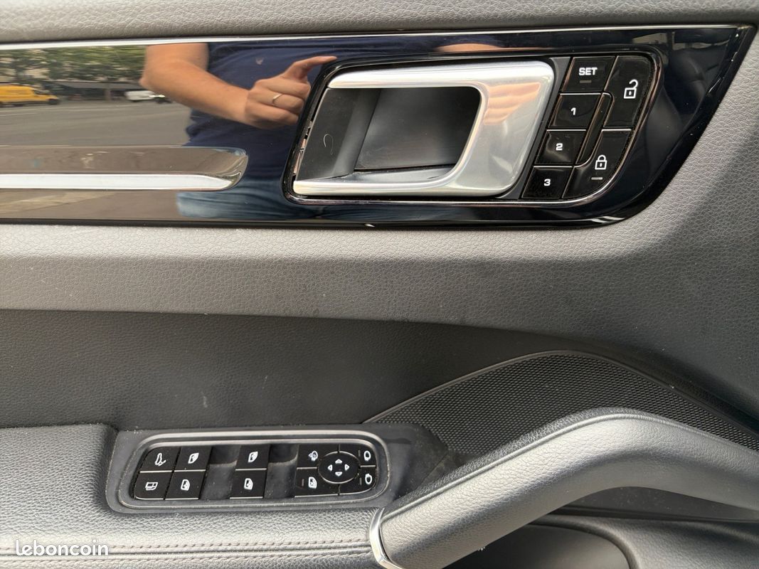 PORSCHE CAYENNE E-Hybrid 3.0 V6 462 ch Tiptronic BVA - FULL OPTIONS - RIEN A PREVOIR - ENTRETIEN A JOUR - PACK CHRON (image 19)