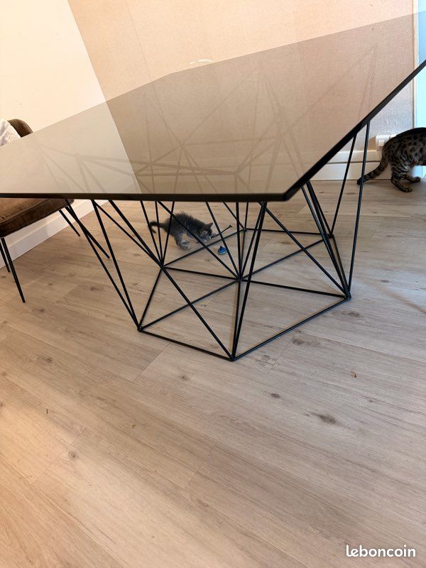 Table (image 4)