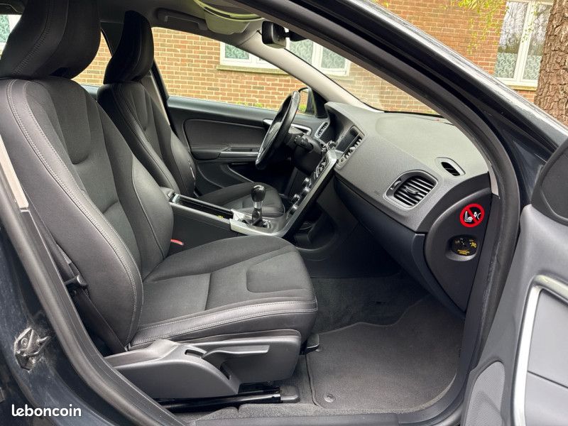Volvo V60 T3 150CH MOMENTUM - 76.000KM * 1ERE MAIN * GARANTIE (image 17)