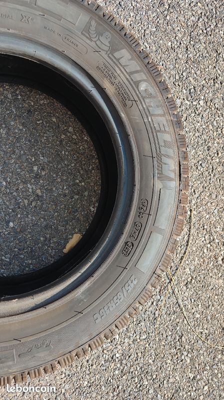 Lot 2 Pneus Neige Michelin 215 65R15C Agilis Alpin tat NEUF Utilitaire 