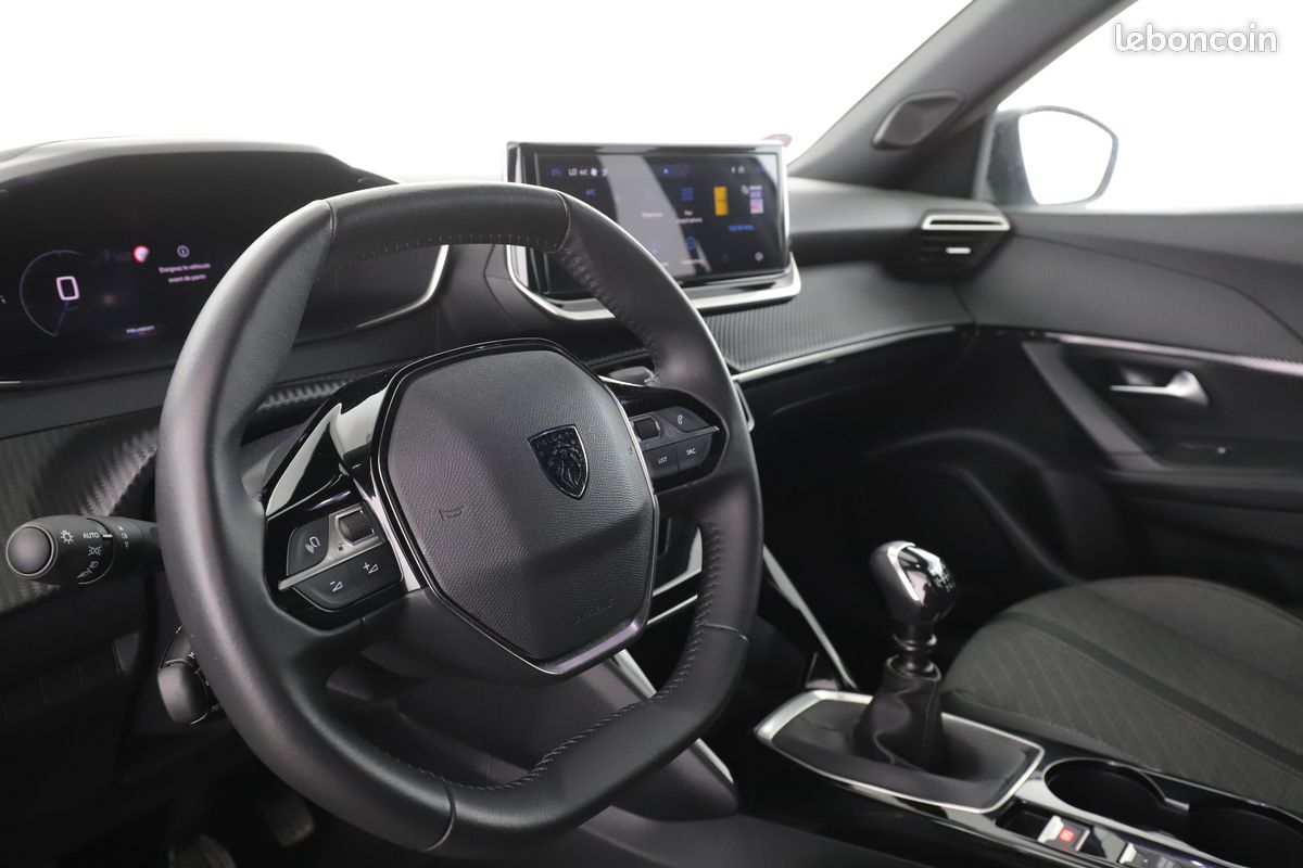 Peugeot 2008 1.2 PureTech Allure 101 ch (image 6)