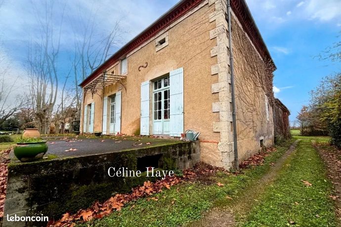 Propriété 10 pièces 219 m²