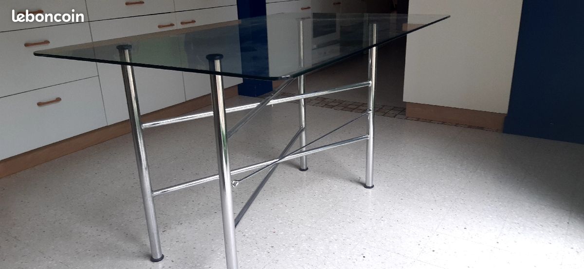 Table en verre (image 1)
