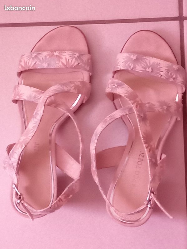Chaussures à talons (image 1)