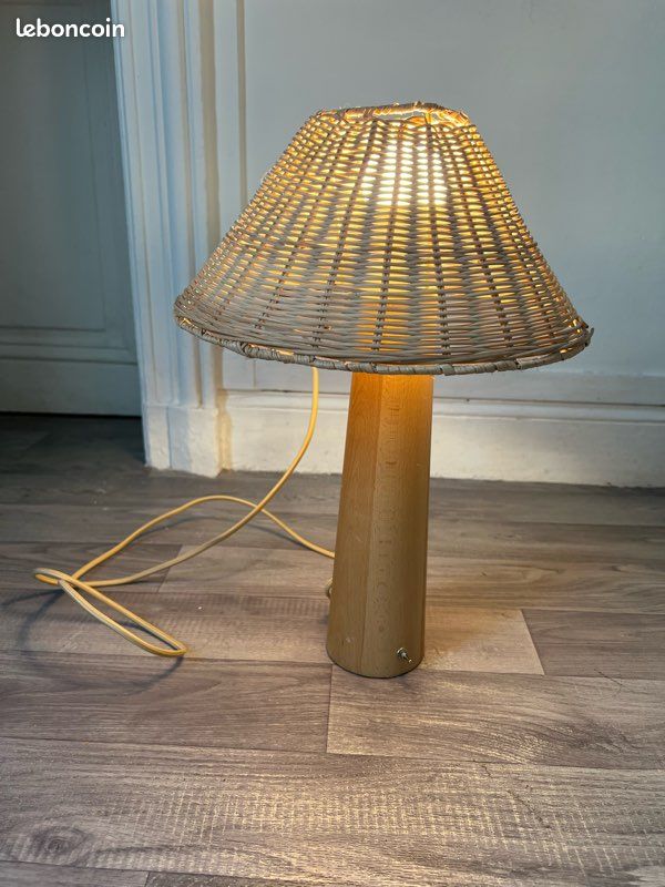 Lampe avec ampoule (image 1)