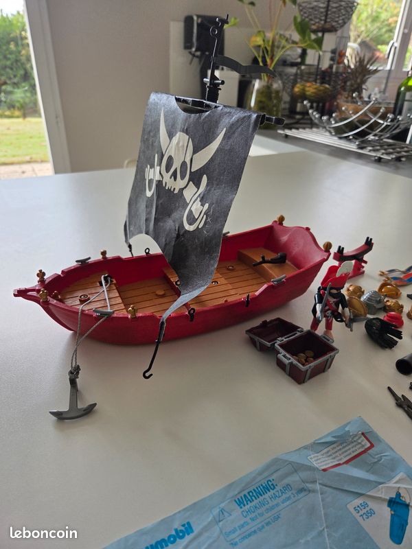 Playmobil - Set 5298 - Bateau Pirate de Tête de mort (image 1)