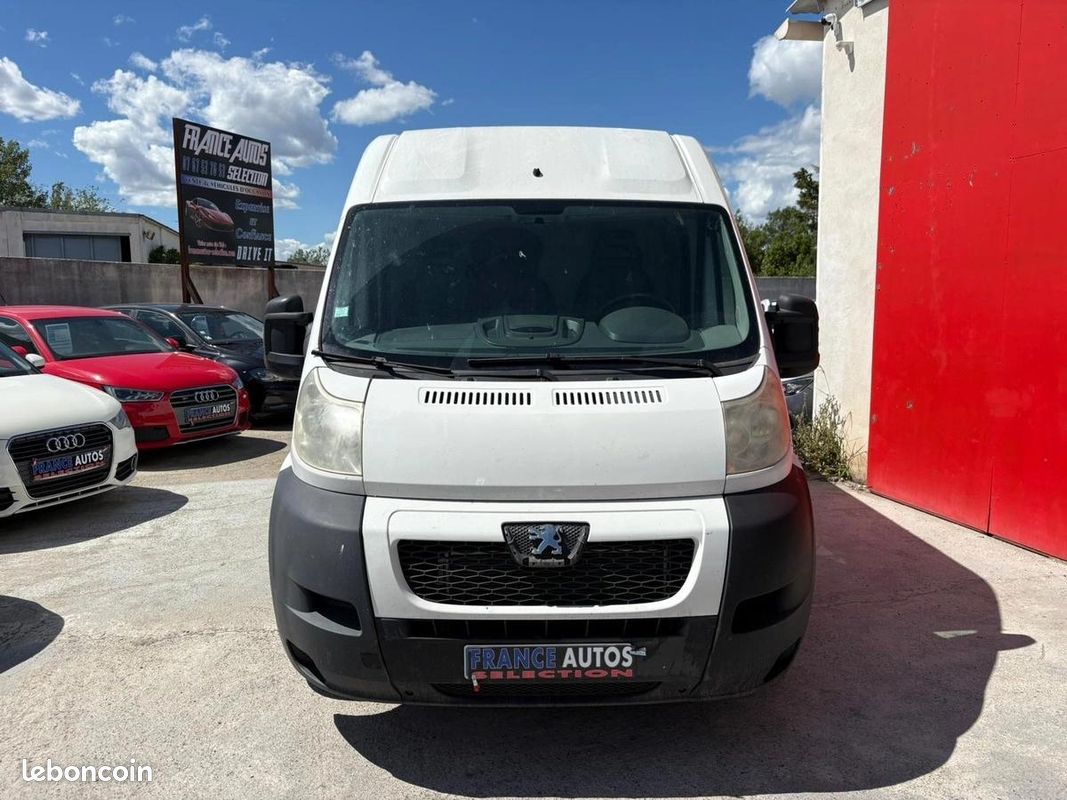 Peugeot Boxer 2.2L HDI 101 CHEV DIESEL - ÉNORMEMENT DE RANGEMENTS | RÉVISÉE-GARANTIE DE 12 MOIS (image 2)