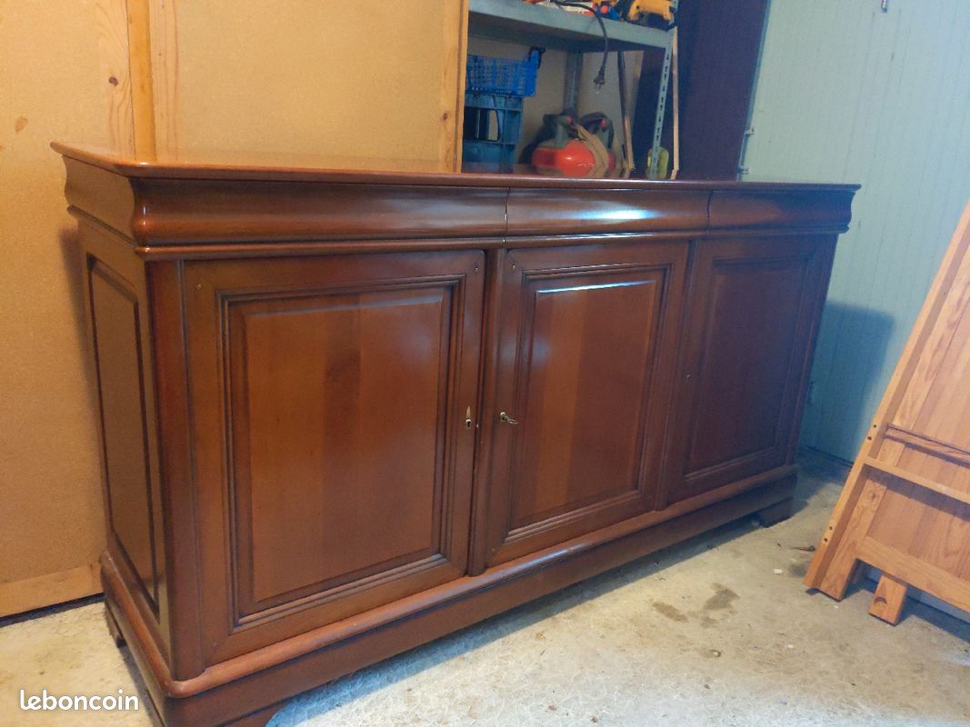 Buffet bas trois portes en merisier massif (image 1)