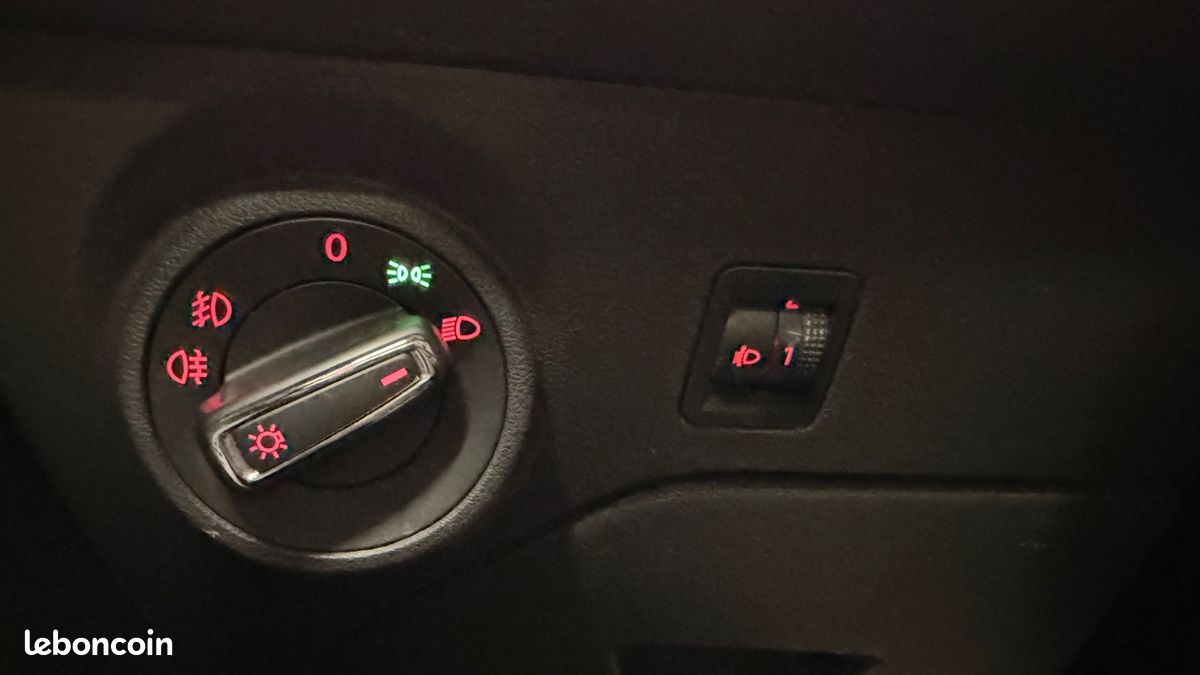 SEAT Leon 1.2 TSI 110 STYLE START-STOP + DASHCAM (image 30)