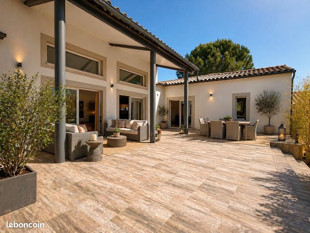 Maison 5 pièces 210 m² · à Castillon-du-Gard · 210 m² · 645 000 €