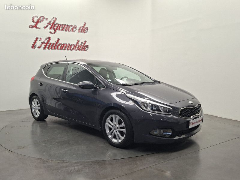 Kia CEE'D 1.6 crdi 128 ch Active Visio / Toit pano / Régulateur / Radar / 1ère main / (image 3)