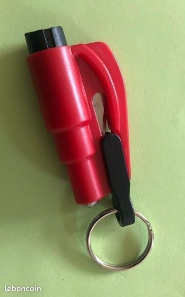 Porte clé clef survie secours marteau brise vitre coupe ceinture rouge -  Équipement auto