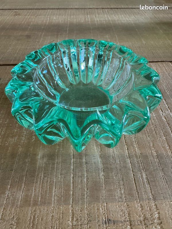 Cendrier En Verre LEONARDO – Teinté Rose Métallisé – Diamètre 10 Cm – Bon état