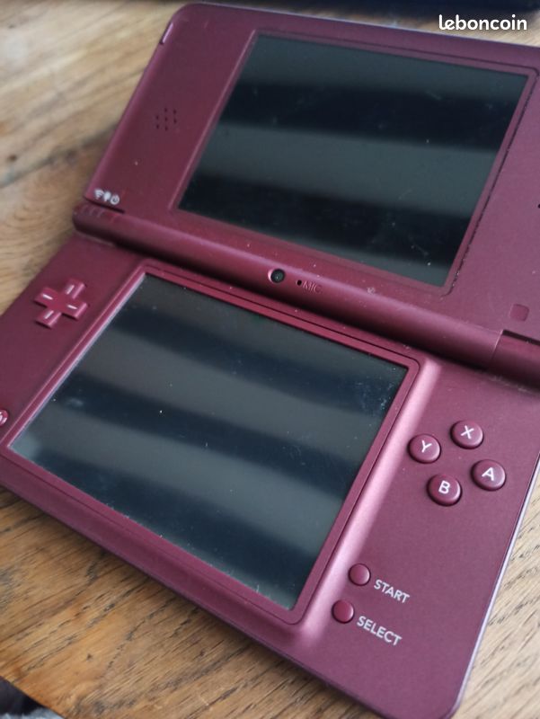 DSi XL Bordeaux (image 1)
