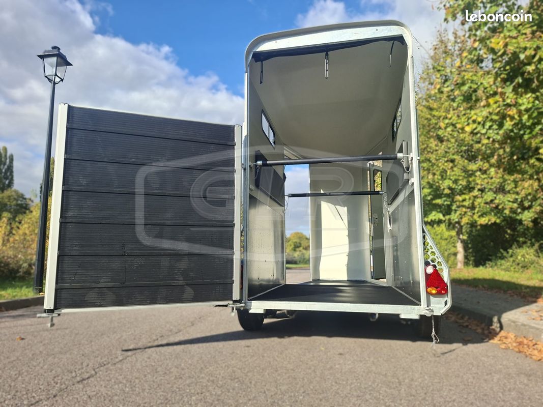 Van Cheval Liberté places Touring one neuf pont avant