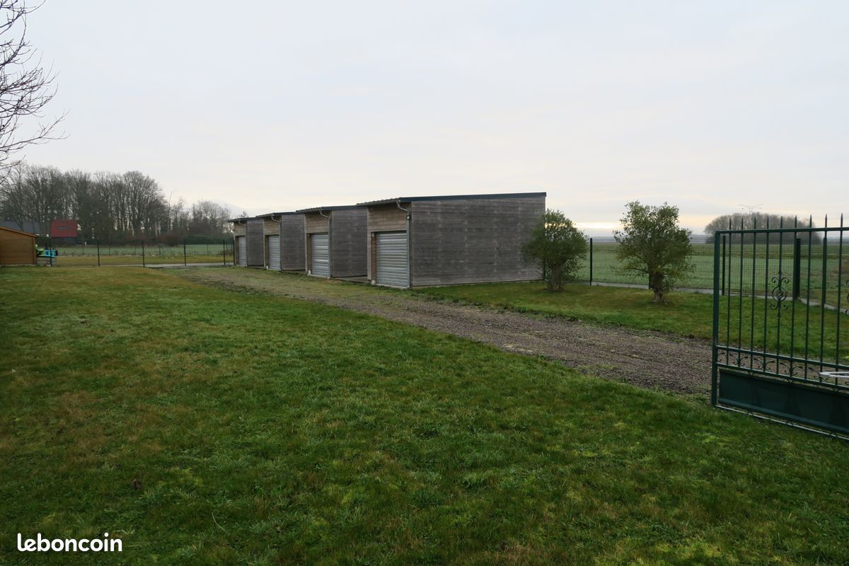Parking 700 m² · à Bréval · 700 m² · 97 500 €