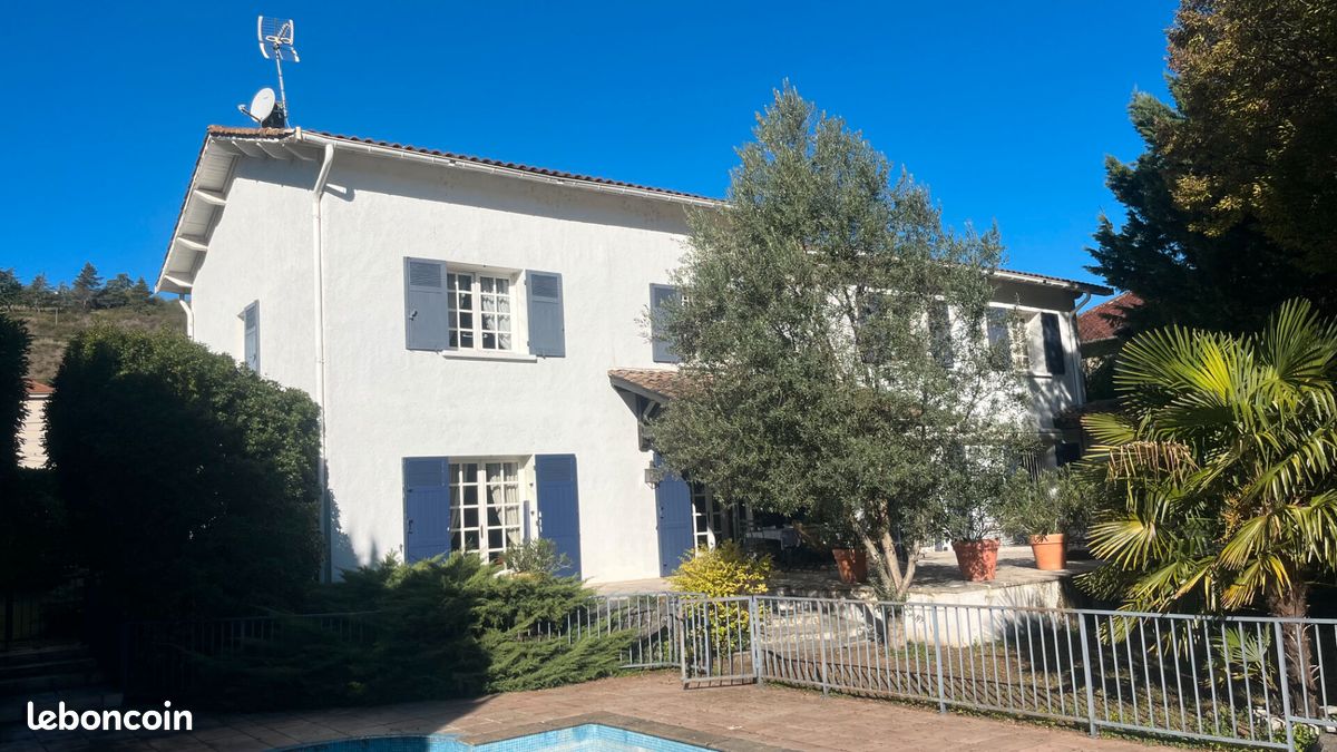 Maison 7 pièces 292 m² · à Sainte-Colombe · 292 m² · 650 000 €