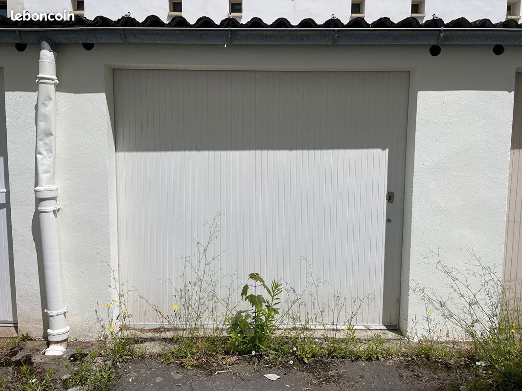 Parking/box BREST · 65 €/mois