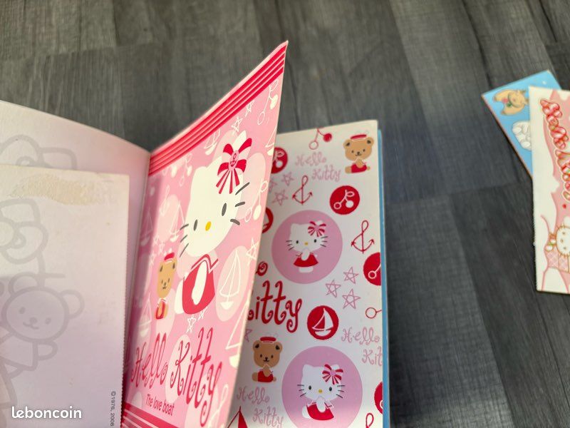 Serviette / Towel - Hello Kitty - Sanrio - 24cm x 32cm - Neuve