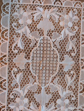 3 napperons dentelle de luxeuil anciens allongés neufs fait main blancs