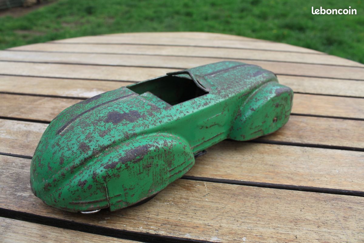 Ancien jouet Austin Healey, voiture en tôle et à friction (Gebraucht) in Le Landeron für CHF 19