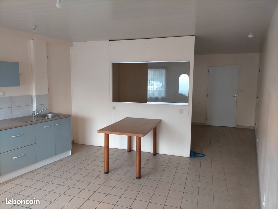 Appartement 1 pièce 36 m² · à Saint-Hilaire-du-Harcouët · 36 m² · 420 €/mois