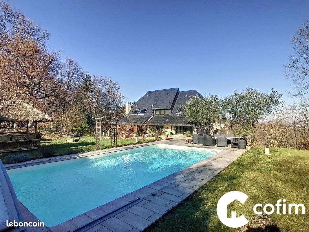 Maison 9 pièces 218 m² · à Jurançon · 218 m² · 570 000 €