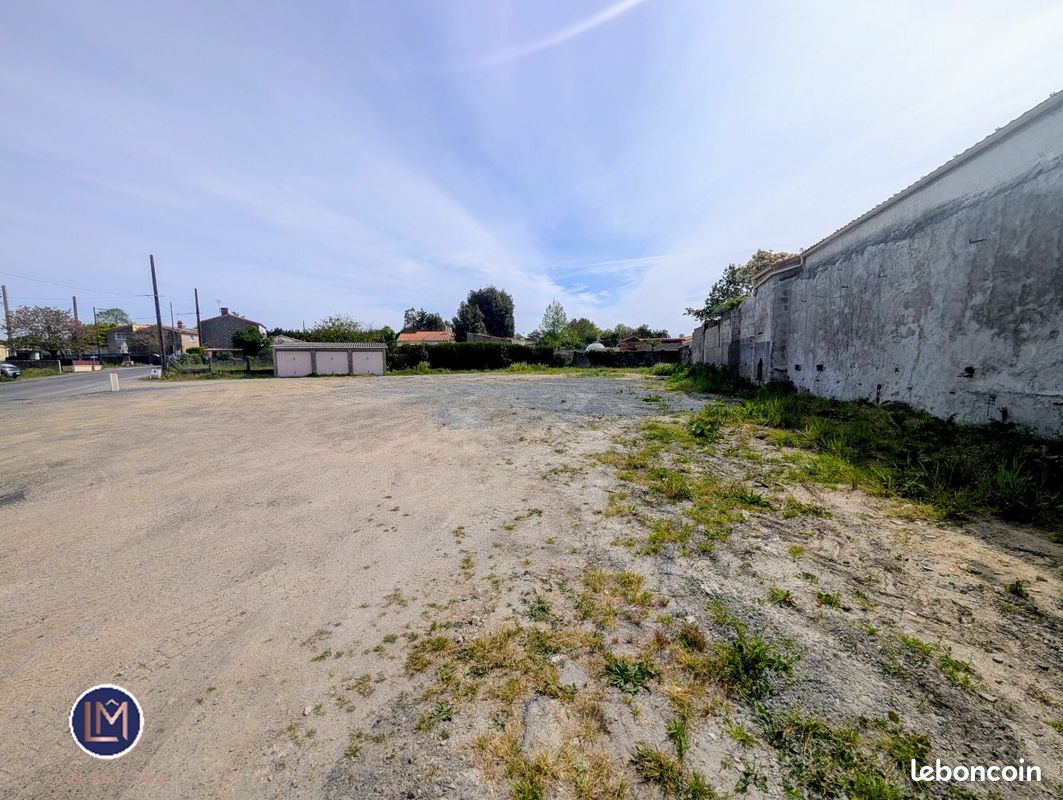 Terrain 562 m² · à Montbert · 92 000 €