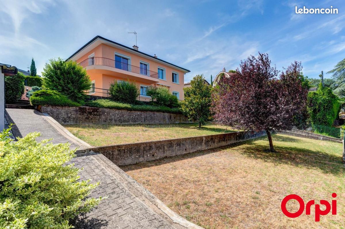 Maison 6 pièces 158 m² · à Rillieux-la-Pape · 158 m² · 530 000 €