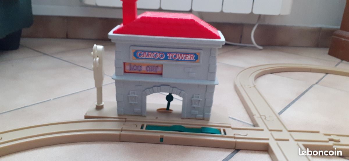KEENWAY Train Set . Gare + train + figurines + accessoirs (image 8)