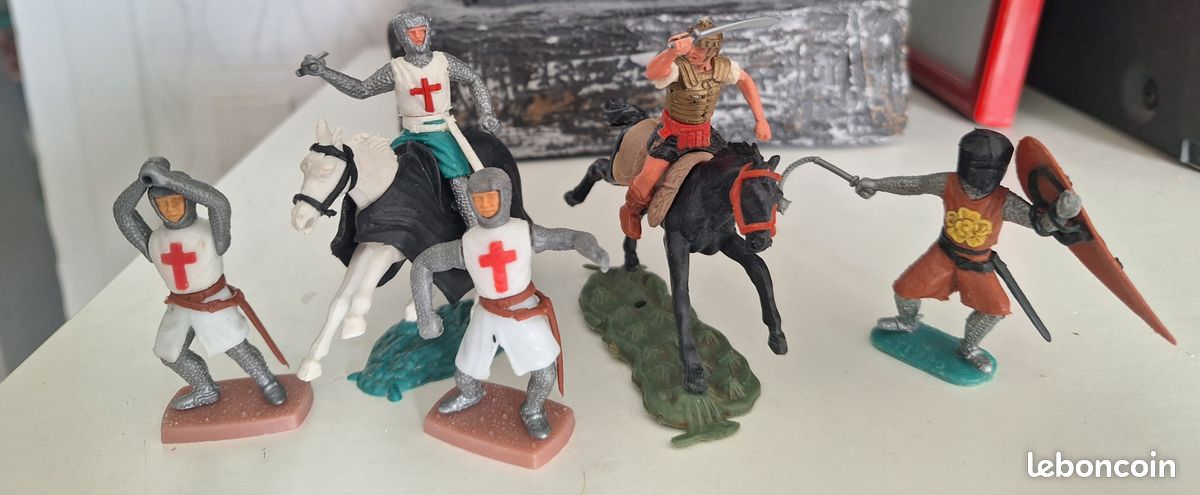 14 Figurines Timpo Toys Vintage - Jambes Bas - Guerriers Arabes - Pour Pièces Ou Réparation