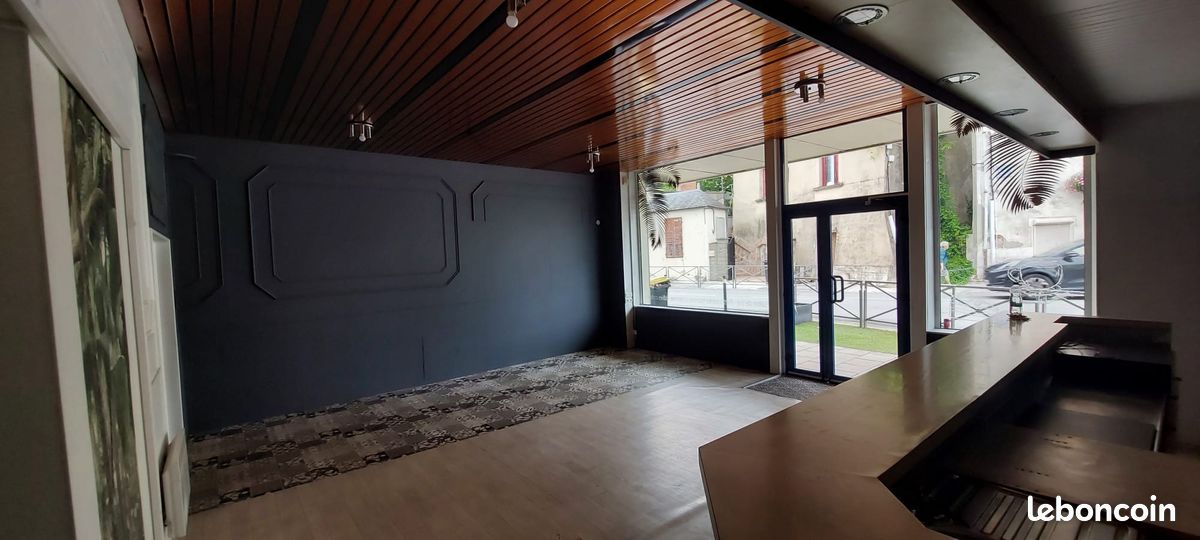 Local commercial 4 pièces 200 m² · à Néris-les-Bains · 200 m² · 85 000 €