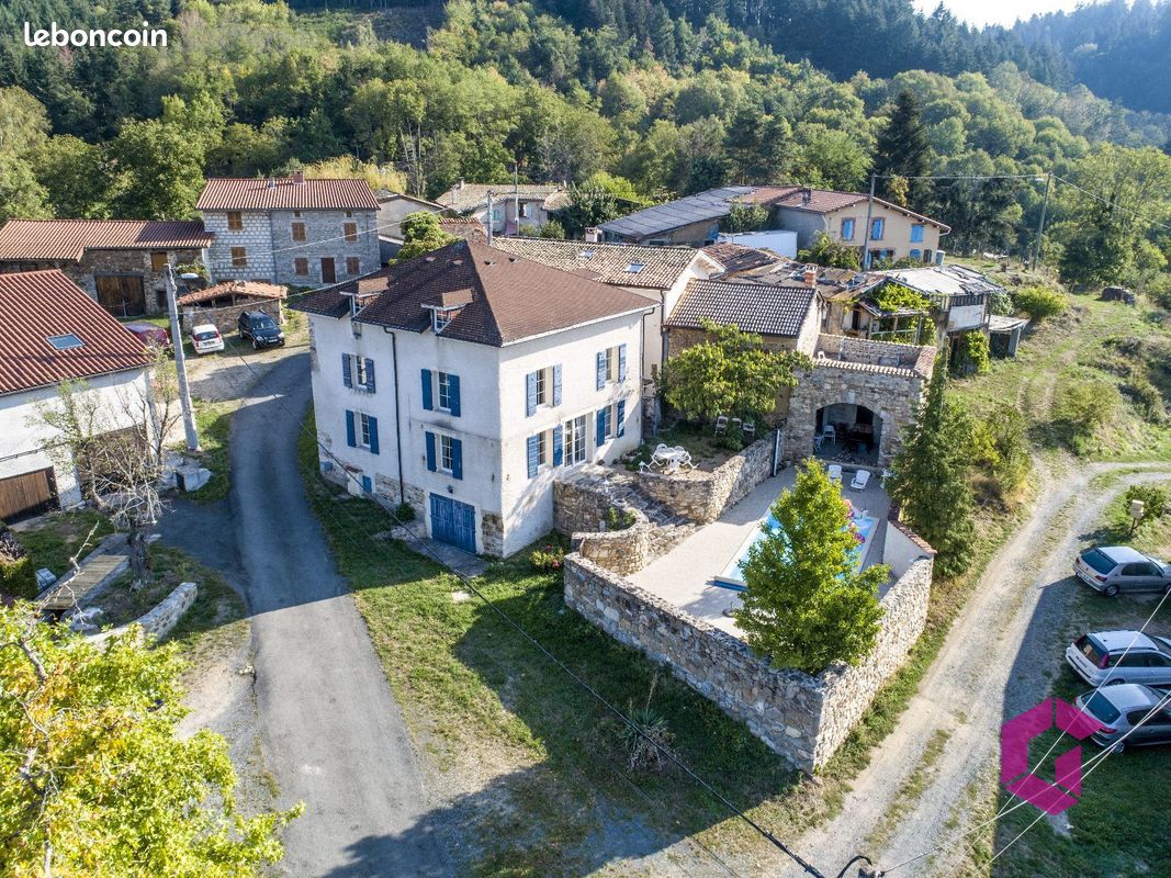 Maison 14 pièces 306 m² · à Vollore-Ville · 306 m² · 225 000 €